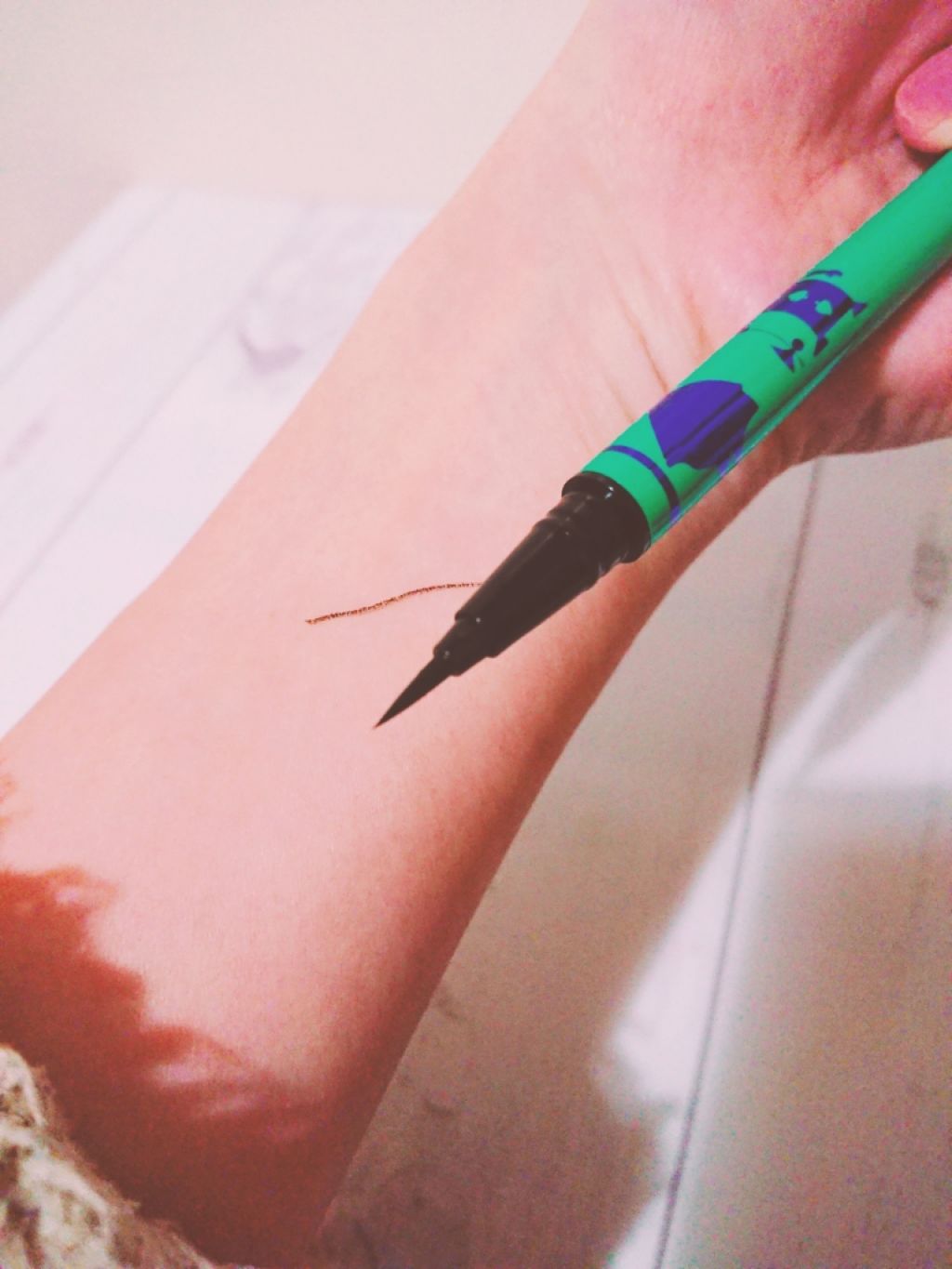 リアルラスティングアイライナー24hWP BB ブラウンブラック/K-パレット/リキッドアイライナーを使ったクチコミ（3枚目）