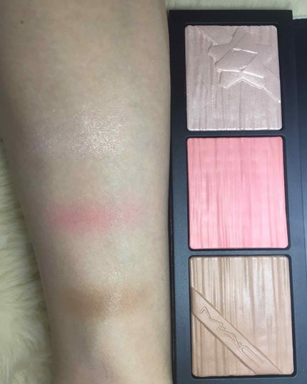 シャイニー プリティ シングス フェイス コンパクト【ホリデーコレクション 2018】 フェア/M・A・C/パウダーチークの画像