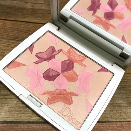 スノー ブラッシュ&ブルーム パウダー/Dior/パウダーチークを使ったクチコミ(2枚目)