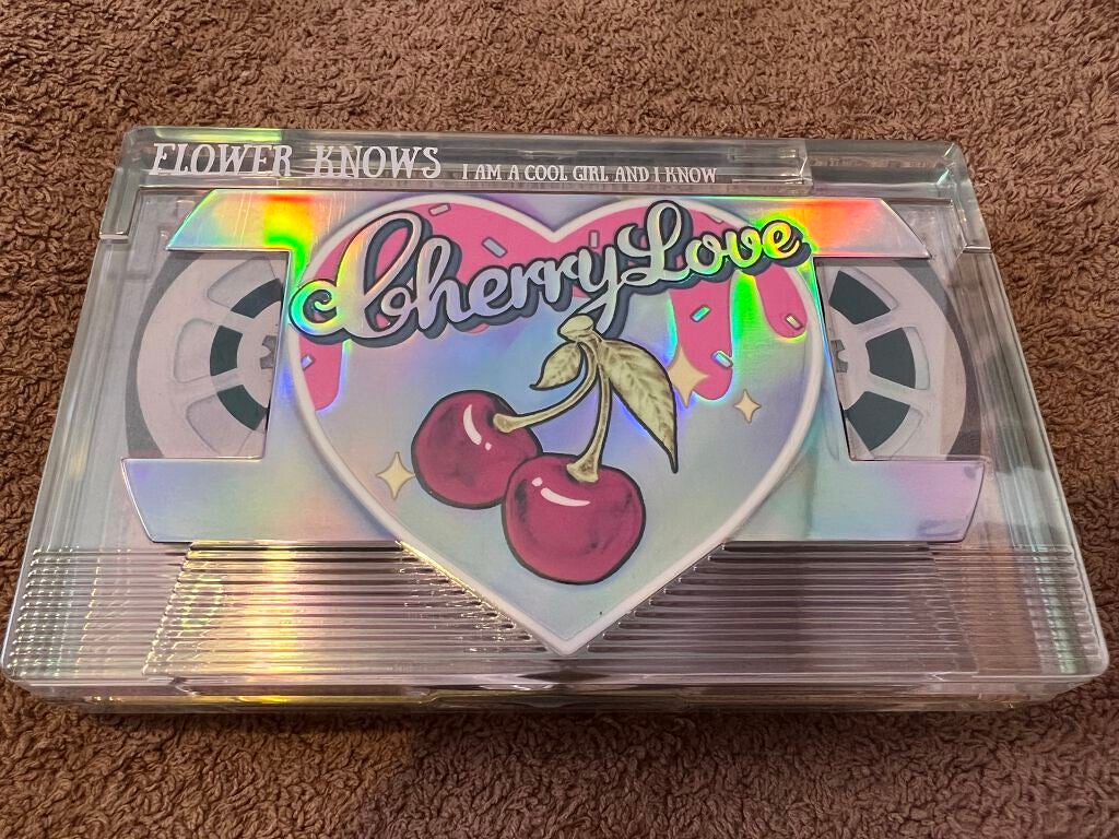 レトロマグネティック アイシャドウパレット/FlowerKnows/アイシャドウパレットを使ったクチコミ(2枚目)