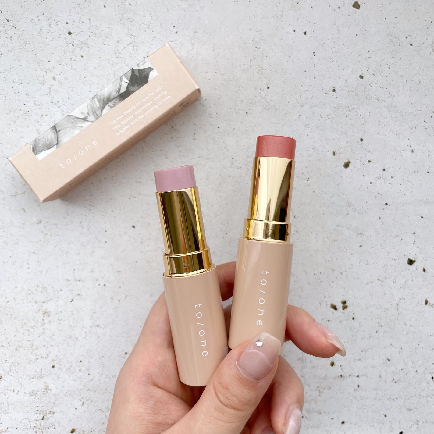 濱田あおい on LIPS 「..内側からじゅわっと輝くツヤ肌を作れるトーンの新作💎9月5日..」(1枚目)