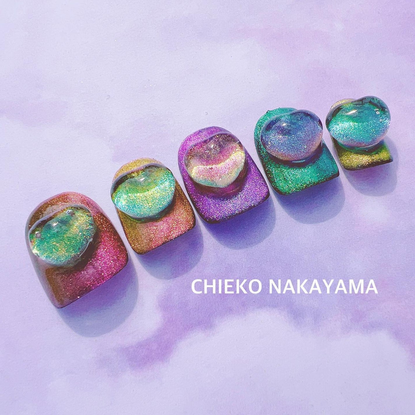 なかやまちえこ on LIPS 「夏色カラーのぎらぎらマグネットネイル☀️365日ネイル160日..」(3枚目)