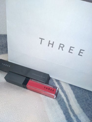 ▷THREE
▷シマリングリップジャム　14番　（3,000円）


お仕事仲間からプレゼントのお返しにいただきました。
どんなメイクにも合うカラーリングが魅力的。
ピンクだけど可愛すぎないので使いやす