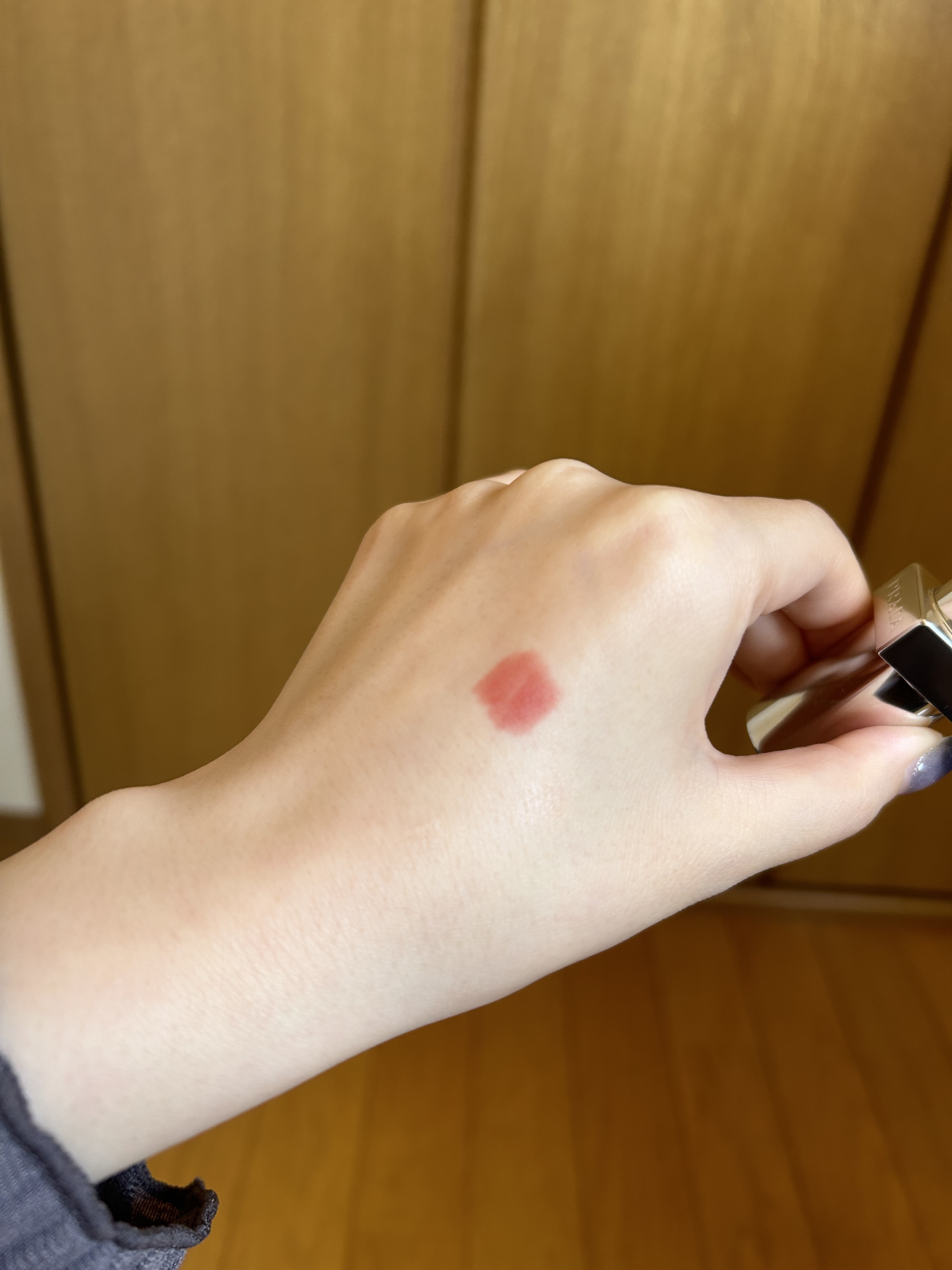 モノクローム ウェイトレス リップカラー(スムース ナイロン) B102 シアン/PRADA BEAUTY/口紅を使ったクチコミ（3枚目）