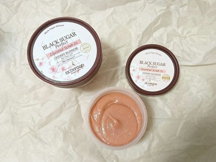ブラックシュガー パーフェクトエッセンシャルスクラブ 2X チェリーブロッサム/SKINFOOD/洗い流すパック・マスクを使ったクチコミ(2枚目)