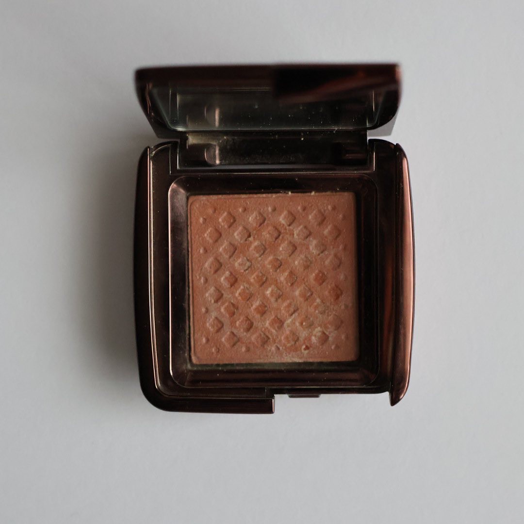 Hourglass Ambient Lighting Powder/HOURGLASS/プレストパウダーを使ったクチコミ（2枚目）