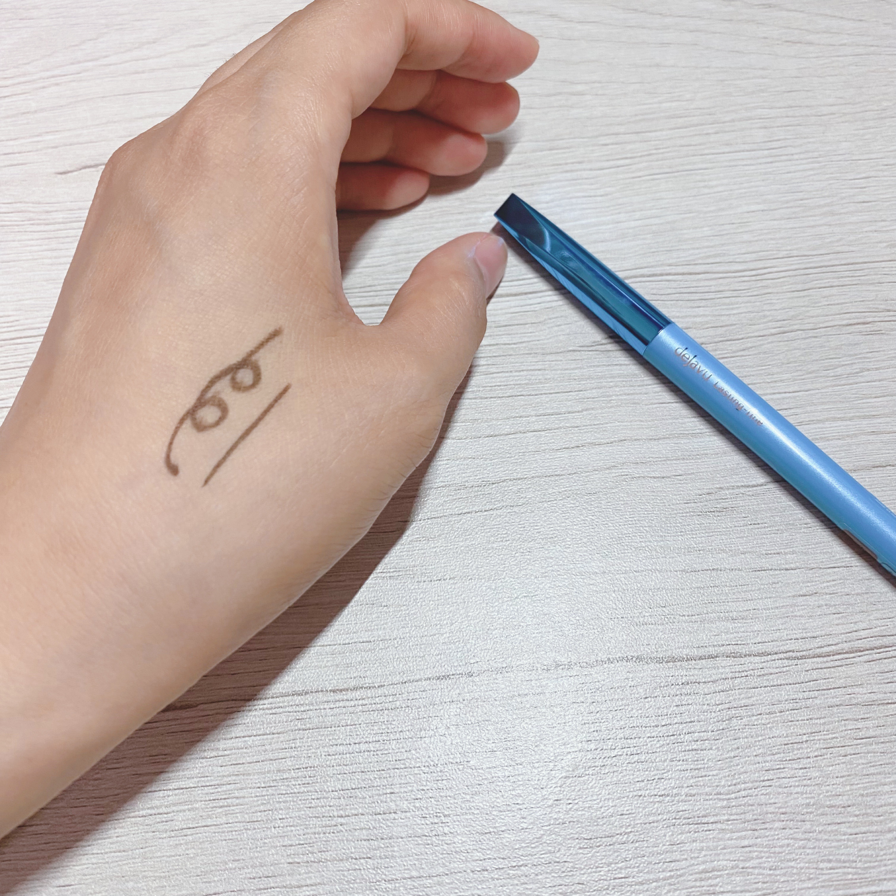 「密着アイライナー」極細クリームペンシル/デジャヴュ/ペンシルアイライナーを使ったクチコミ（2枚目）