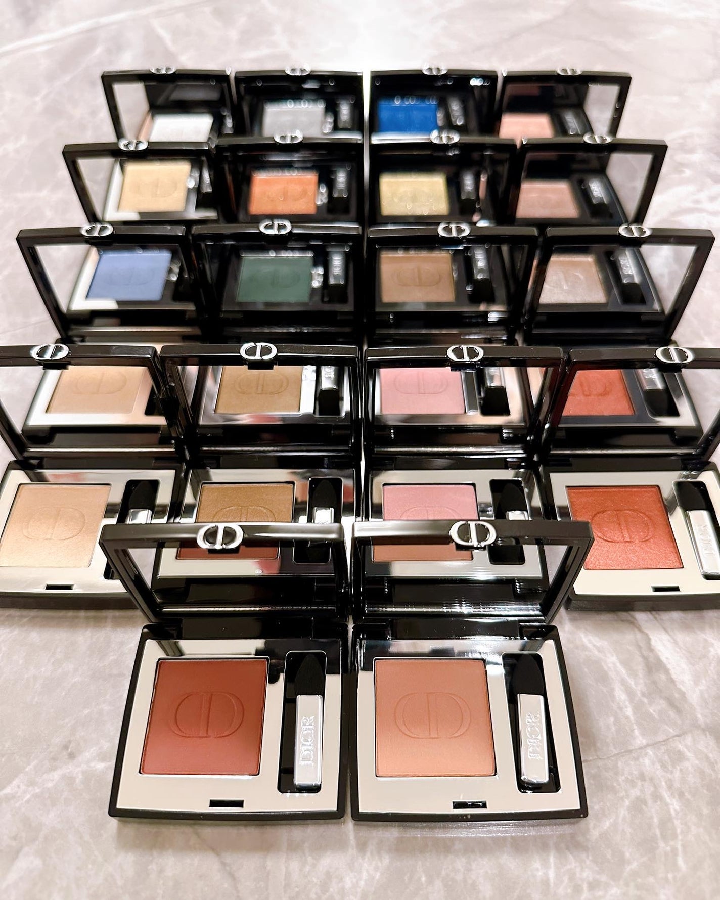 reiko on LIPS 「NEW✨全18色発売の単色アイシャドウ☆グリッター、メタリック..」(2枚目)