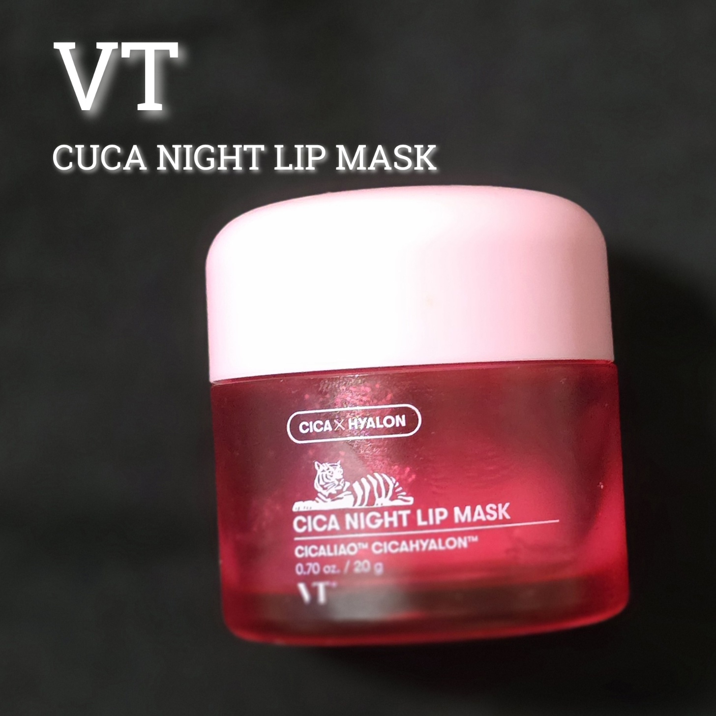 ★しっとりなめらかに集中ケアする★ ⁡

VT
CICA ナイトリップマスク 

【テクスチャー】べたつきなく密着するバームタイプ

【香り】ベリーっぽい！ ⁡

【使用感】
・保湿力がとても高くて、しっかり密着してくれる！
・夜寝る前にた