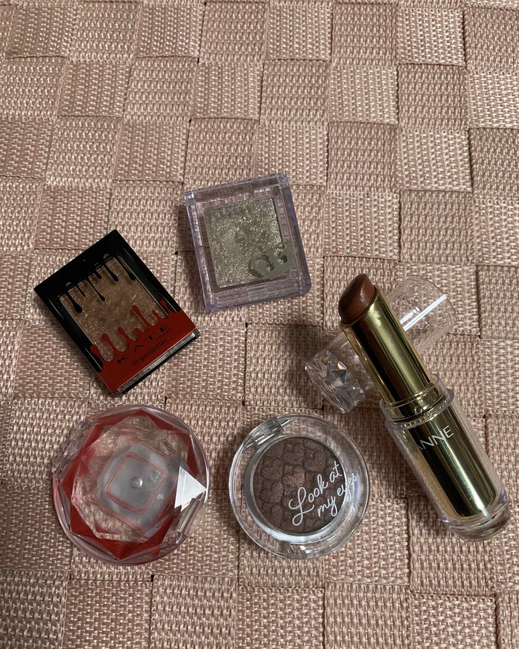 フィットジェルグリッター/KATE/ジェル・クリームアイシャドウを使ったクチコミ（1枚目）