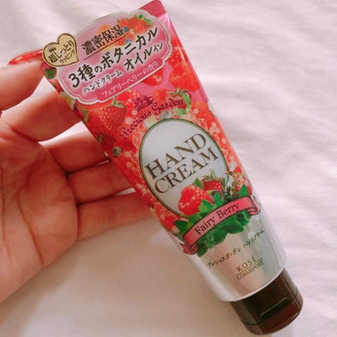 お気に入りのハンドクリーム🍓💕

ベリー系が本当に好きで
食べるのも香りものもデザインもついつい
ベリー系を選んでしまいます...🤤💓


それはさて置き本題👇🌟

テクスチャは少し固めで
かなりしっと