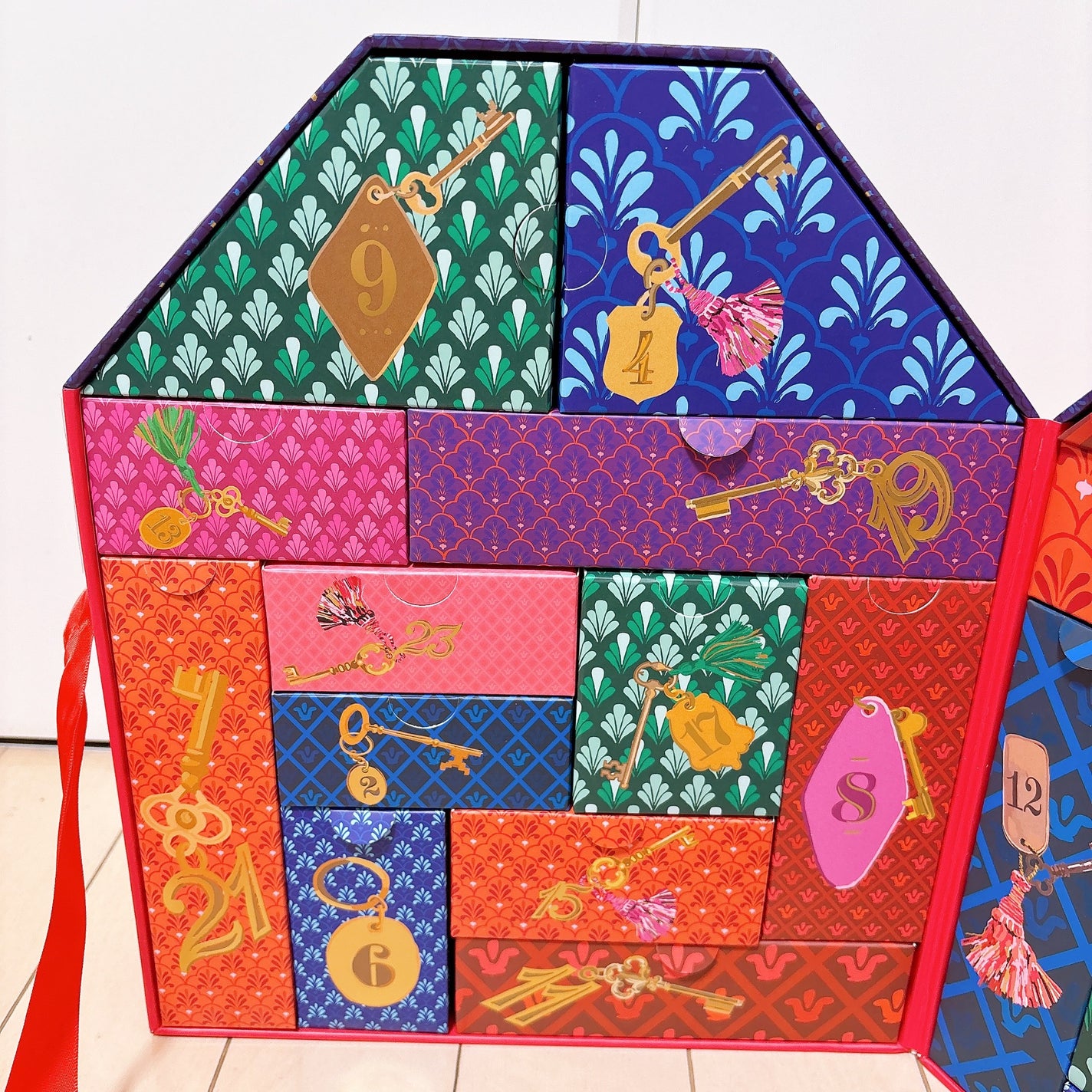 徳井さん on LIPS 「つ、つ、ついにSABONクリスマスアドベントカレンダー2024..」(4枚目)