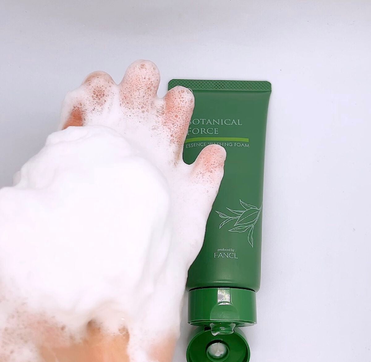 つるつるクレイウォッシュ/ボタニカルフォース/洗顔フォームを使ったクチコミ(4枚目)