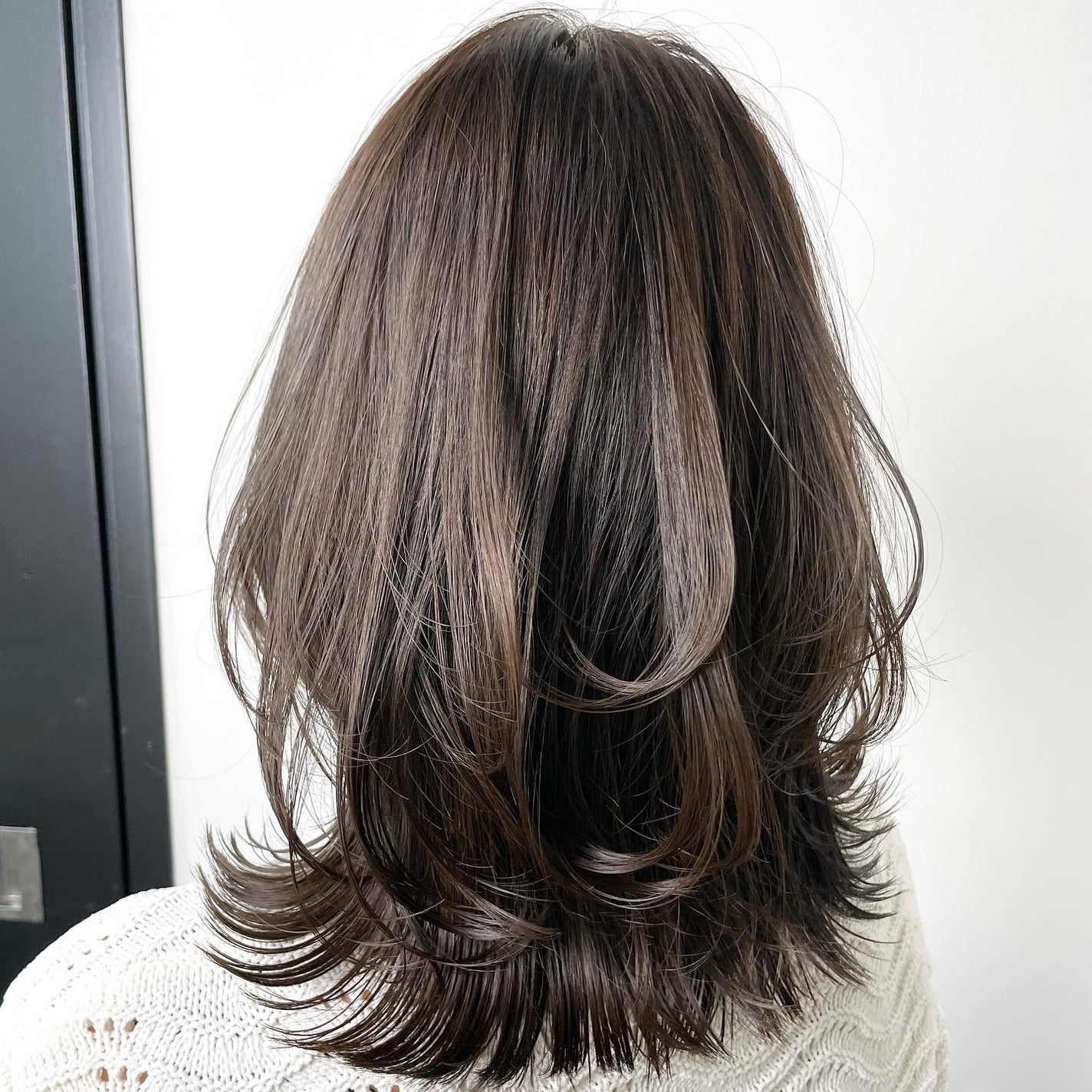 村澤良亮 on LIPS 「毛先をワンカール巻くだけ✨シンプルで柔らかく動く、人気のレイヤ..」(1枚目)