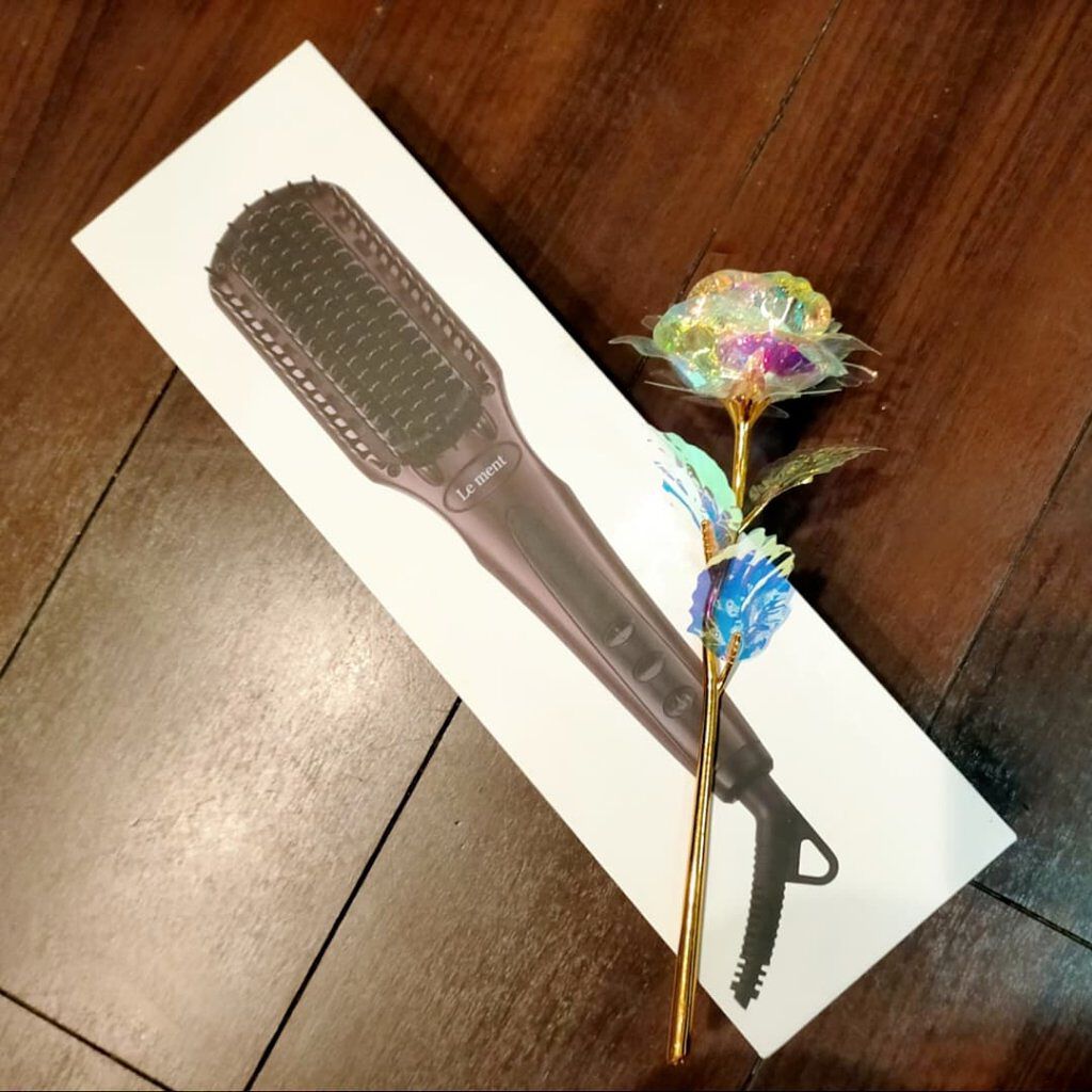 Le ment ストレートヒートブラシのクチコミ「理想のツヤ✨
ナチュラルストレートヘアを日常に💖

箱を開けると、
街運びに便利なポーチに入っ.....」（1枚目）