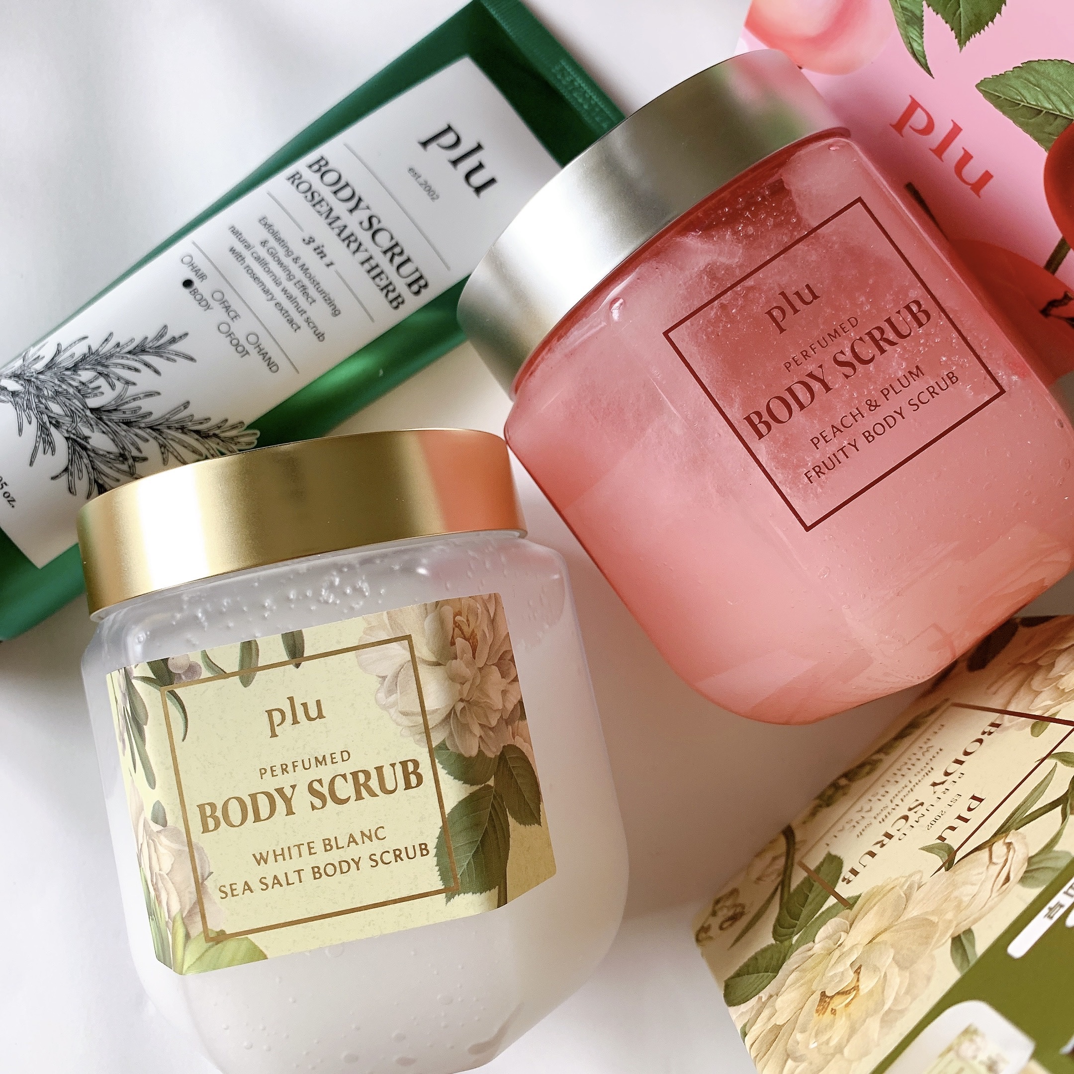 パフュームドボディスクラブ ピーチ＆プラム/plu/ボディスクラブを使ったクチコミ（1枚目）