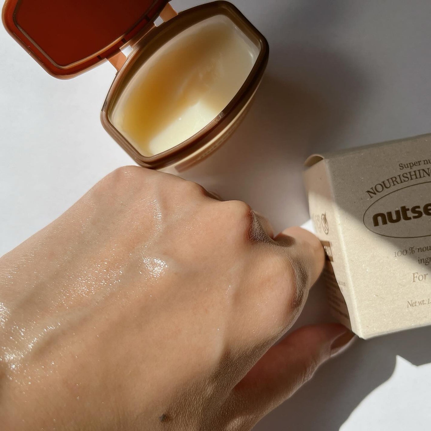 Haruka on LIPS 「さらさら系バームでお肌を守る!nutseline(ナッセリン)..」(3枚目)