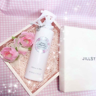 ୨୧ JILL STUART ୨୧

🐰リラックス ファブリック フレグランス🐰

♡ チュベローズ&ローズの香り♡



中高生のときは、制服や体操着にかけていました◎

香りはキツくなくてふんわり香