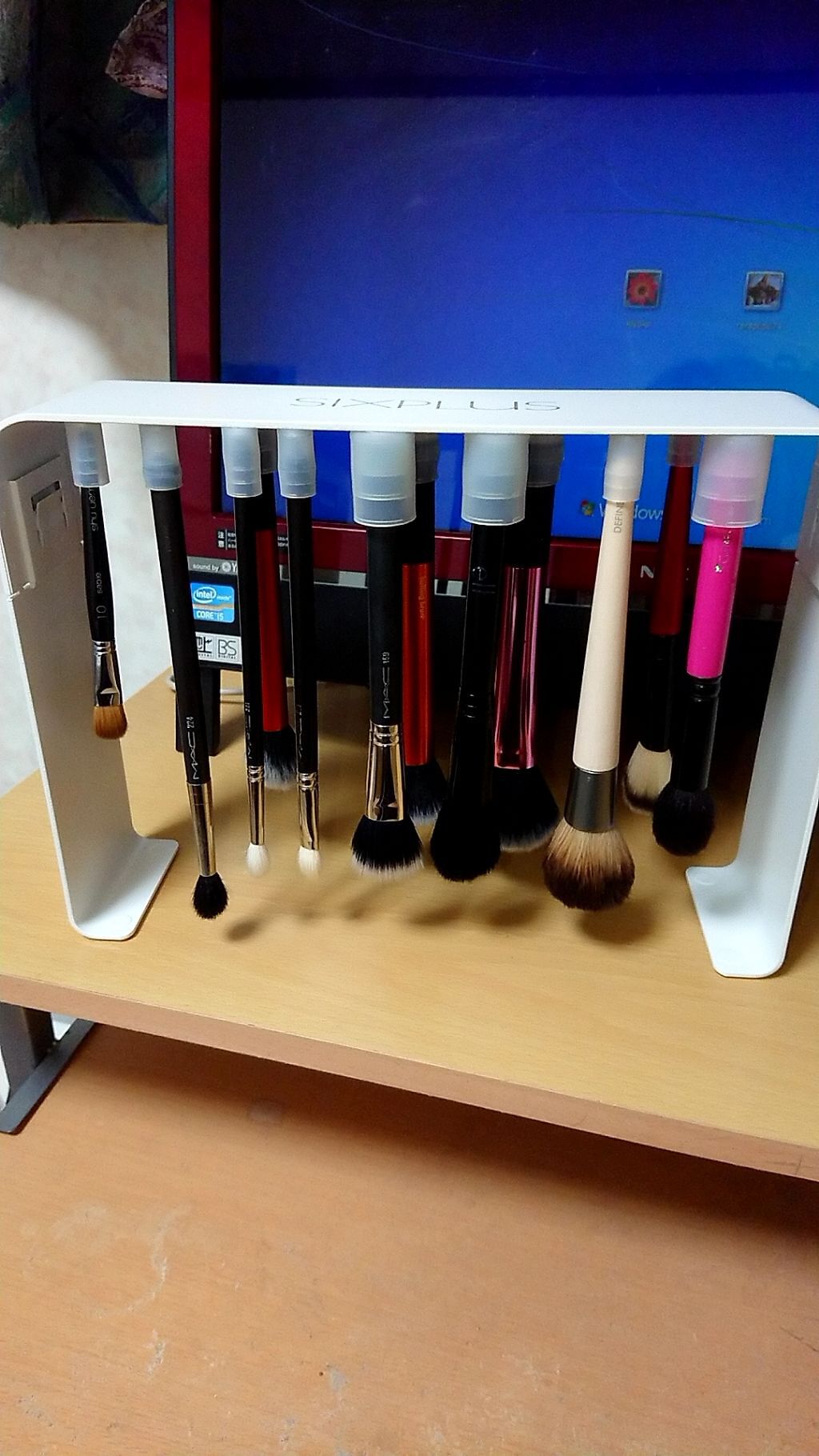 SIXPLUS マグネットメイクブラシ立て/SIXPLUS/その他化粧小物を使ったクチコミ(2枚目)