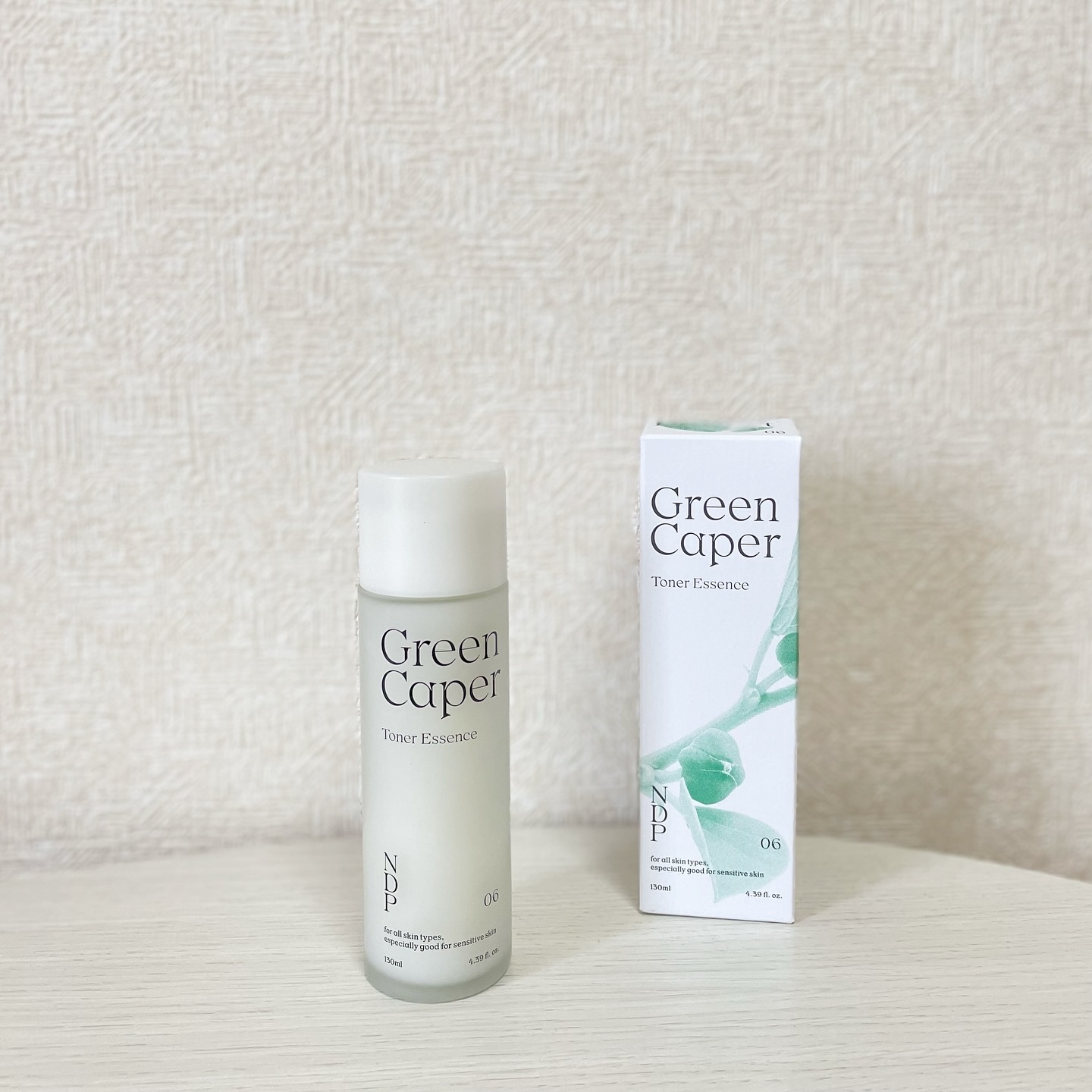 
NATURAL DERMA PROJECT
Green Caper Toner Essence


まるで乳液のようなとろみがある化粧水𓂃 𓈒𓏸◌
ベタつかず柔らかい使用感です😌
⁡
グリーンケッパー、ツボクサエキス、パンテノール