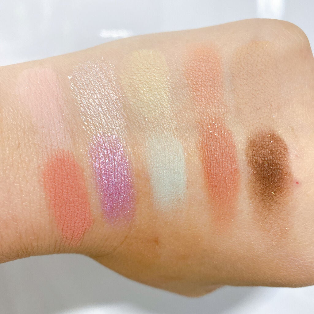 pressed powder palette/ColourPop/アイシャドウパレットを使ったクチコミ(3枚目)