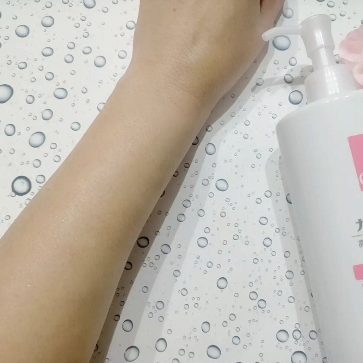 モイスチュア フェイス&ボディローション/カルテHD/ボディローションを使ったクチコミ(4枚目)