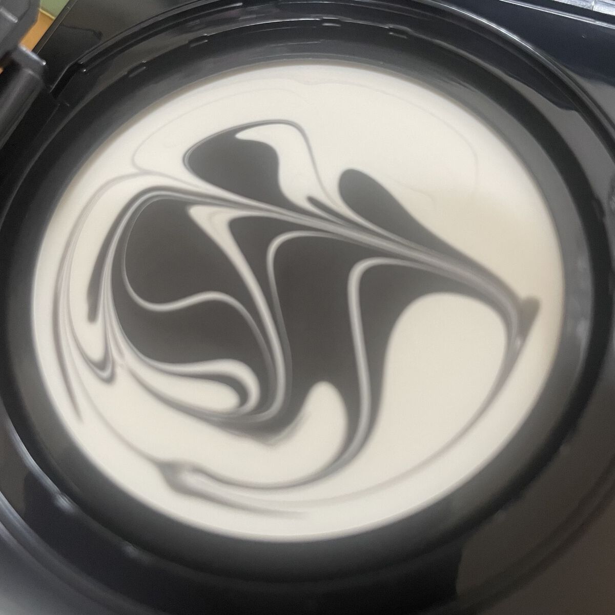 ソワン ノワール UV コンパクト/GIVENCHY/日焼け止めローションを使ったクチコミ（1枚目）