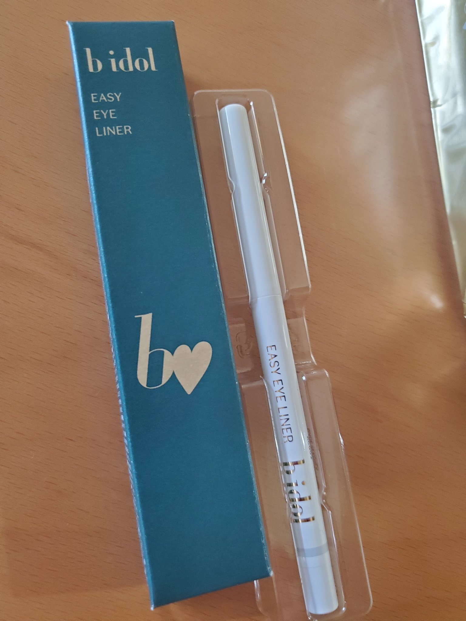 イージーeyeライナーR 04 うるみホワイト/b idol/ペンシルアイライナーを使ったクチコミ（2枚目）