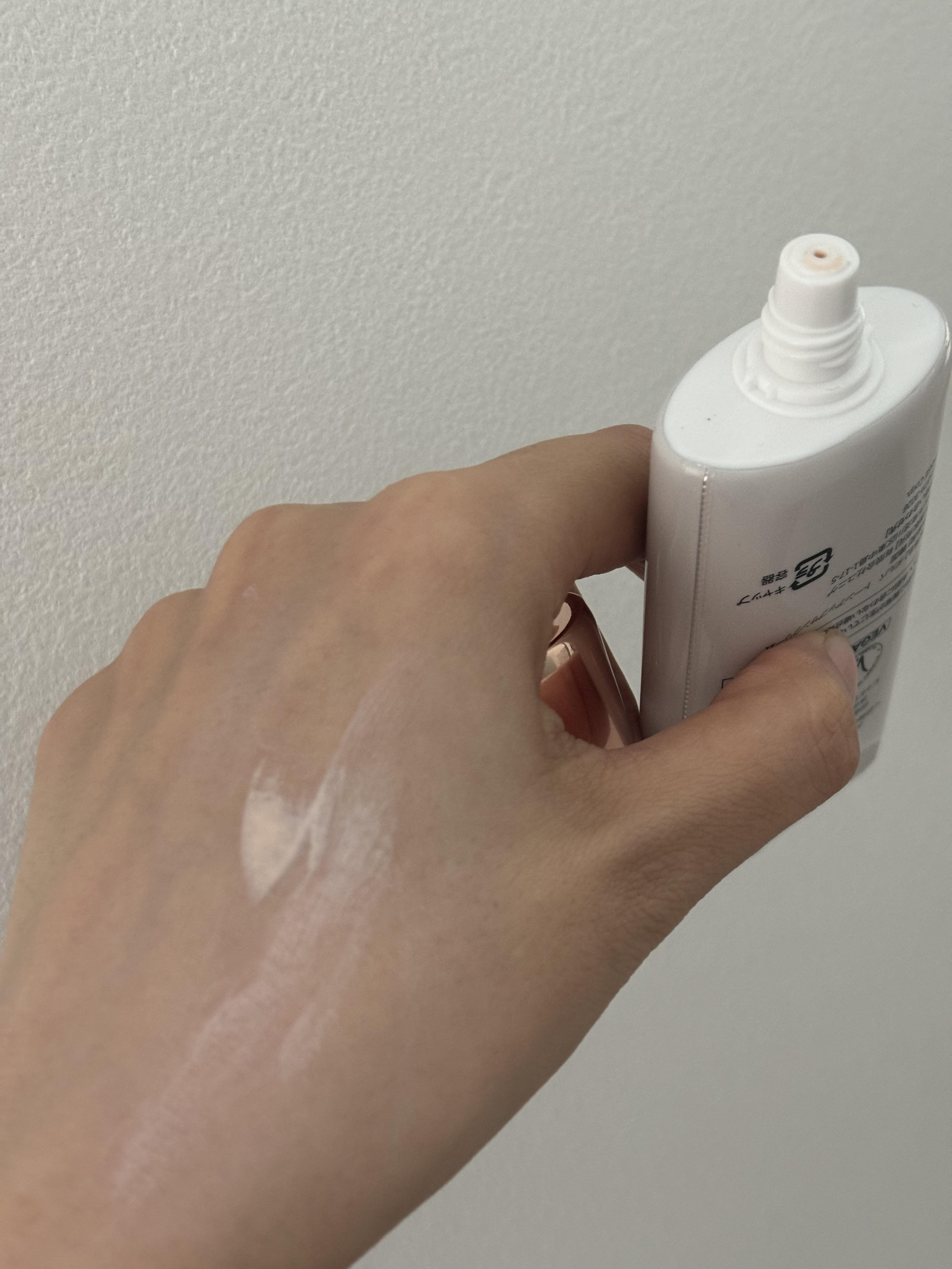 マッドピーチ スタイルフィットファンデーション 1.0 グローベージュ(GLOW BEIGE)/MAD PEACH/リキッドファンデーションを使ったクチコミ（3枚目）