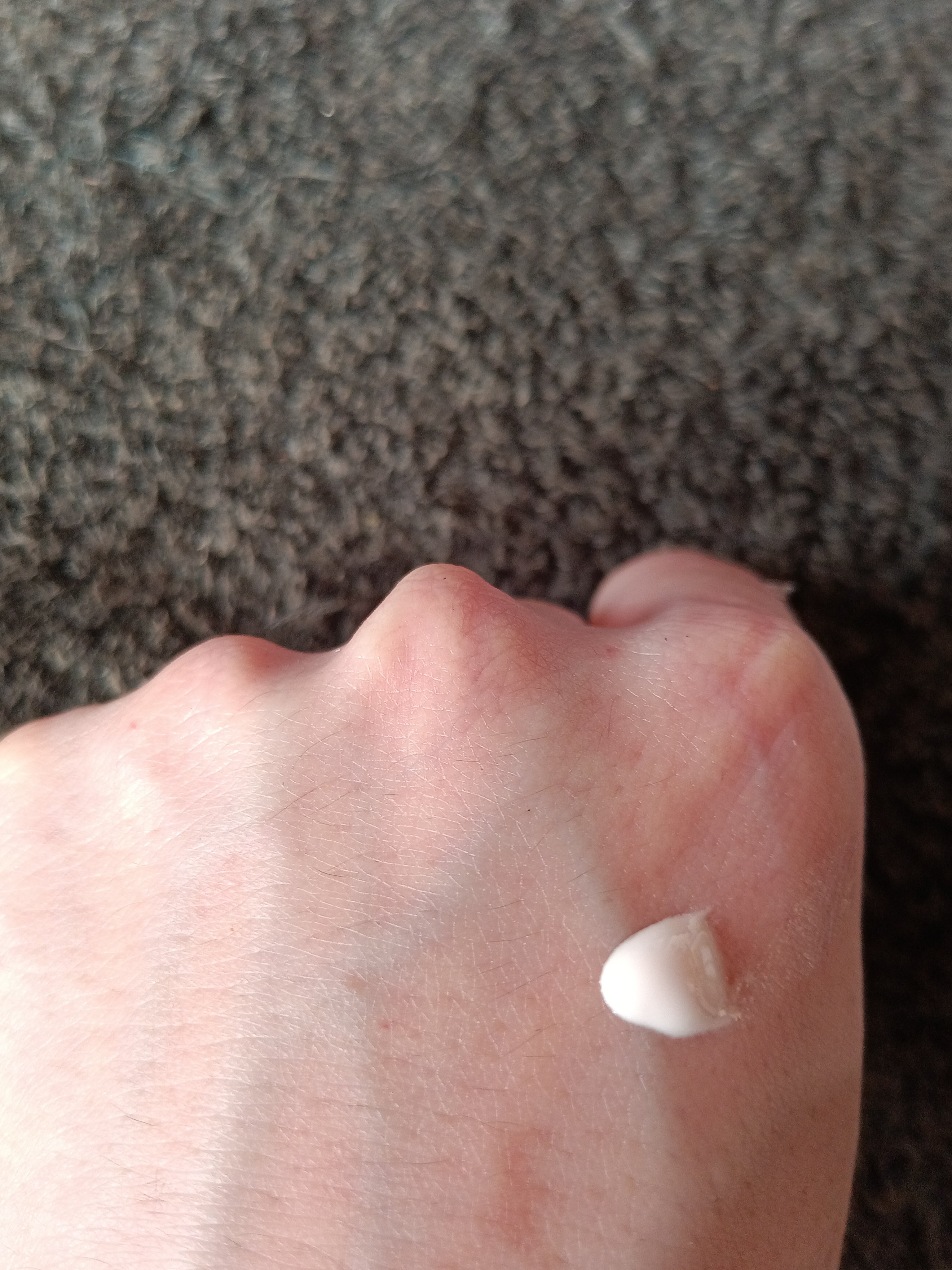 ニベアUV ディープ プロテクト＆ケア トーンアップ エッセンス/ニベア/日焼け止めローションを使ったクチコミ（3枚目）