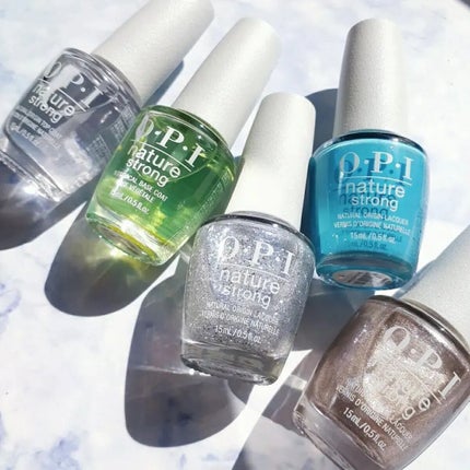 O・P・I ネイチャーストロング・ネイルラッカーのクチコミ「OPIの新しいヴィーガン処方ネイルラッカー「ネイチャーストロング」シリーズから、新色と新しくベ.....」(1枚目)