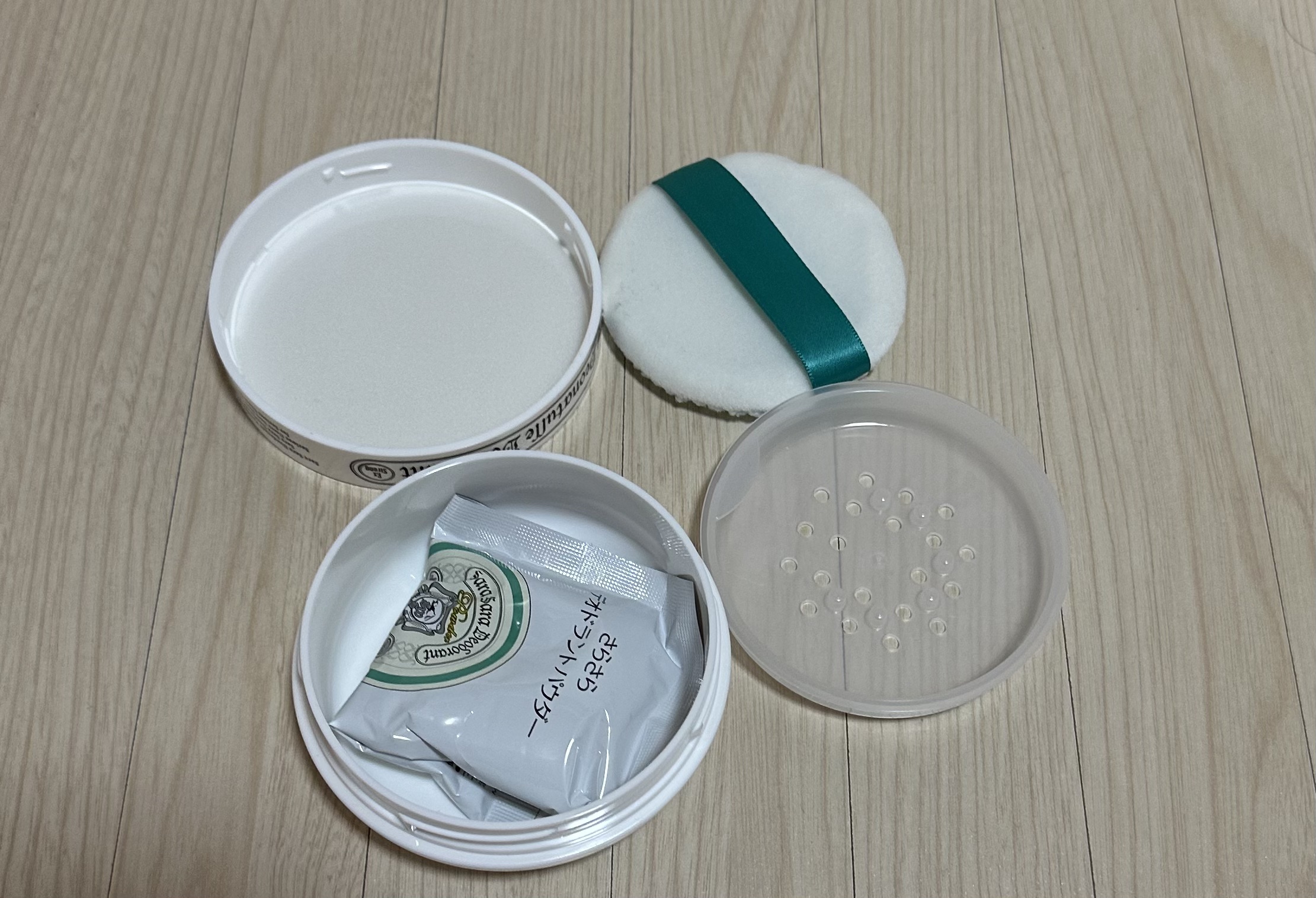 薬用さらさらデオドラントパウダー/デオナチュレ/デオドラント・制汗剤を使ったクチコミ（2枚目）