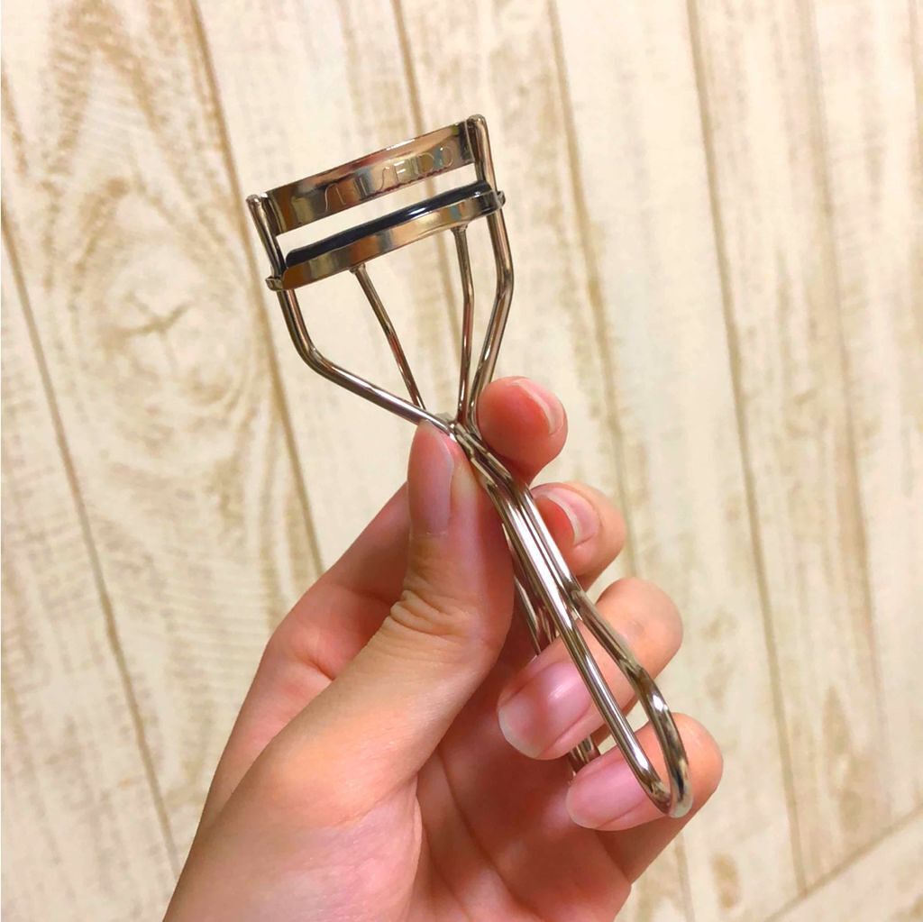 一昨日の動画で使ってたビューラー👀♡
ずっと100均のつかってたけど
ゴム部分が弱くて買い換えようと思ってたら
ねおちゃんがこのビューラーおすすめ！
って言ってたの思い出して買ってみた！
やっぱりゴムもしっかりしてて
睫毛めっちゃあがった