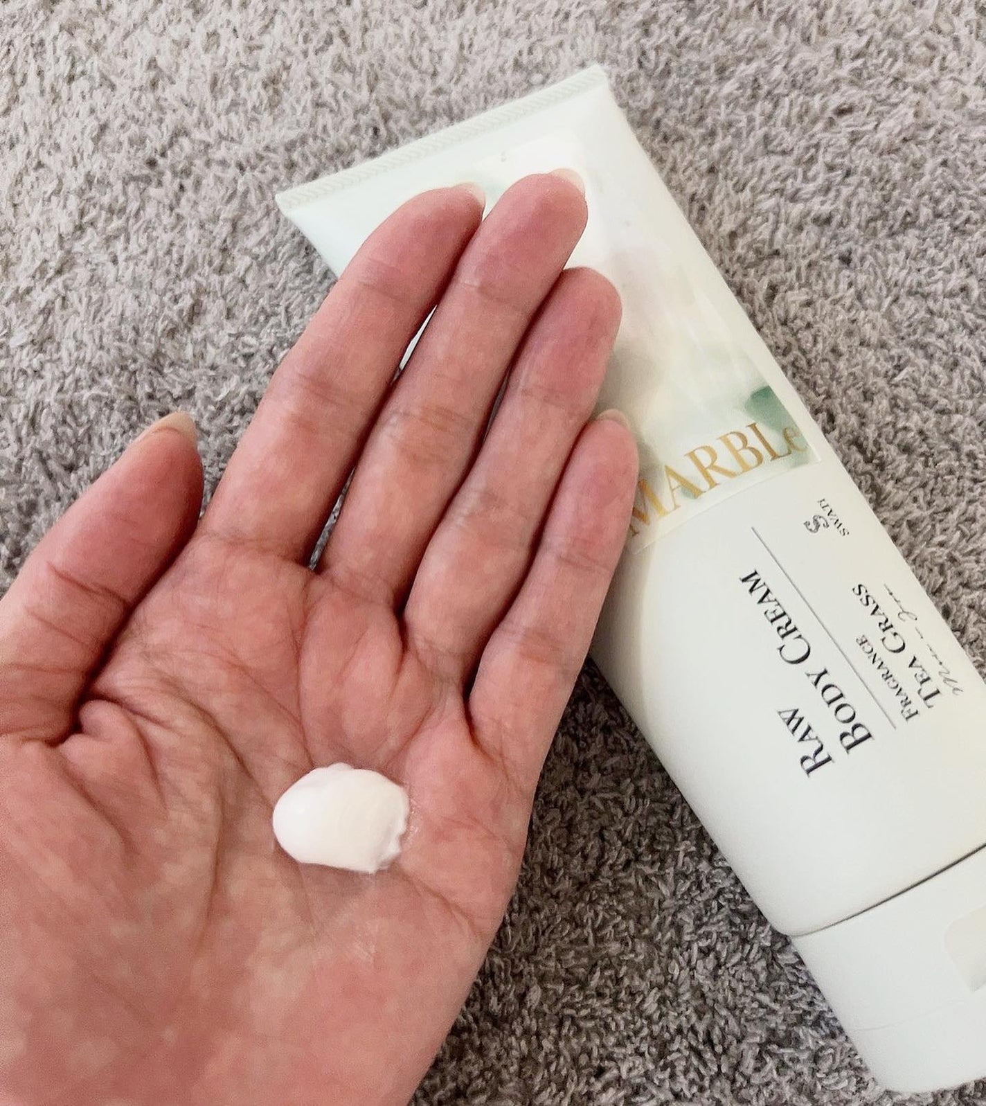 mochi ♡ →フォロバ on LIPS 「紫外線ダメージを受けたお肌の保湿に!ベタつきにくくしっとり潤う..」(2枚目)