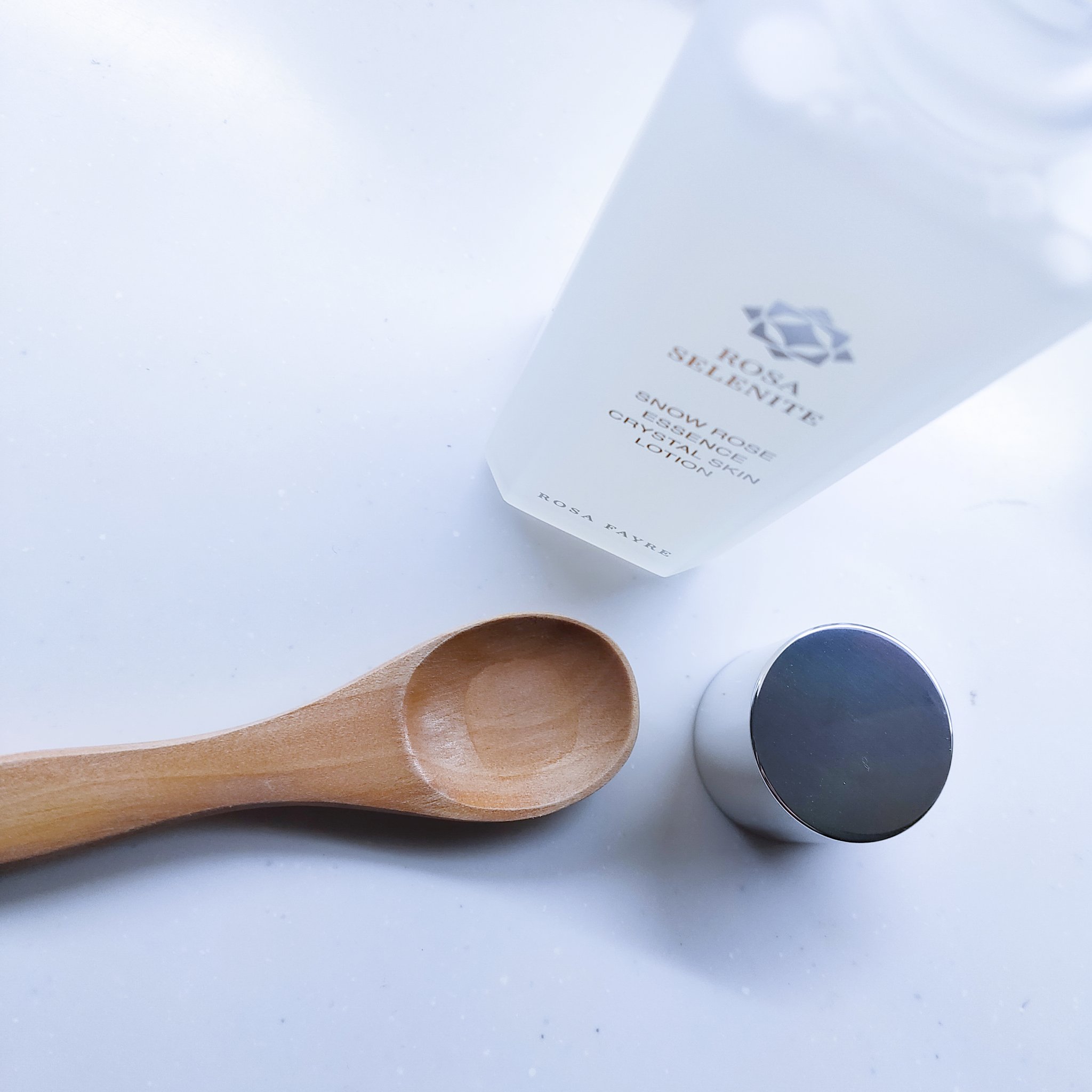 ロサ セレナイト スノーローズ エッセンス クリスタルスキン ローション/ROSA FAYRE/化粧水を使ったクチコミ（2枚目）