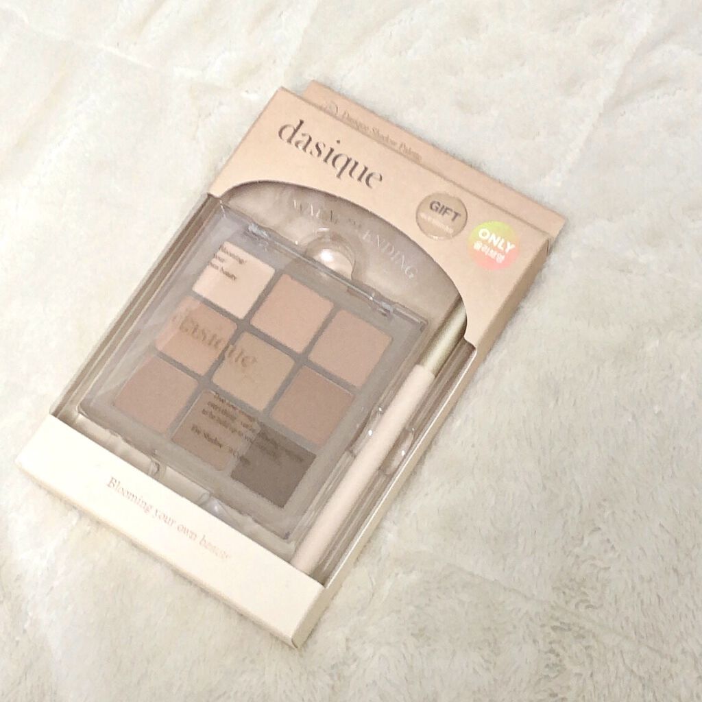 dasique 新作のマットのみのアイシャドウパレット!!
 
イエベさんにぴったりの色味ばかりで捨て色がありません( ˶'-'˶)
実物の色は2枚目に近いです！
可愛すぎるので買ってよかったと思います🥺🤍

私はQoo10で購入しまし