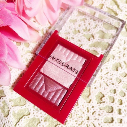 インテグレート ワイドルックアイズのクチコミ「PK373使用です。
このアイシャドウはパールがぎっしり入っていて、キラキラしてツヤのあるま.....」(1枚目)