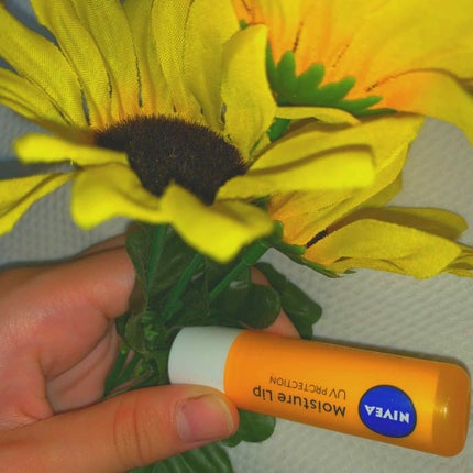 Yuna. on LIPS 「黄色珍しいなと思って買ってみたあ🌻マットなリップの上から塗るの..」(1枚目)