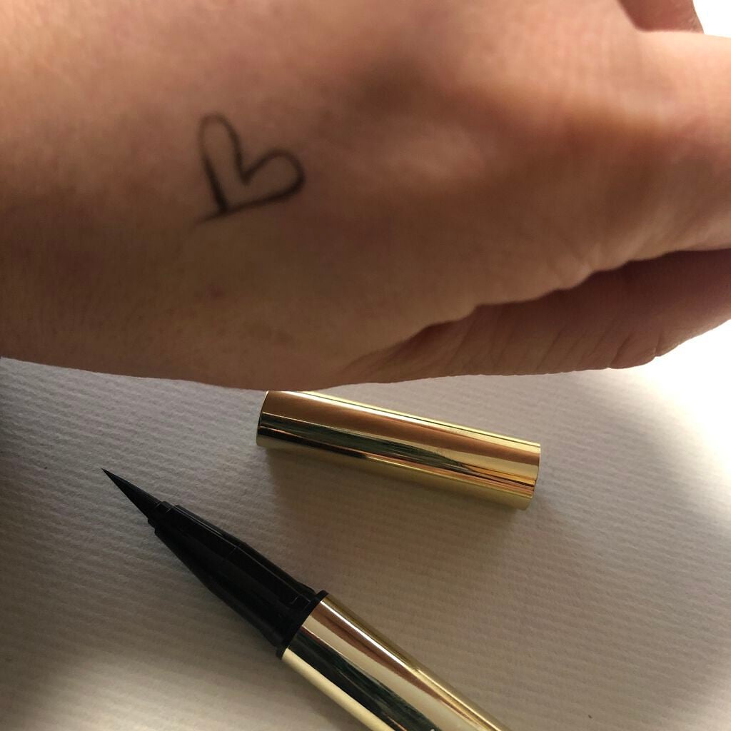 パーフェクトライン リキッドアイライナー/ダズルカラット/リキッドアイライナーを使ったクチコミ(4枚目)