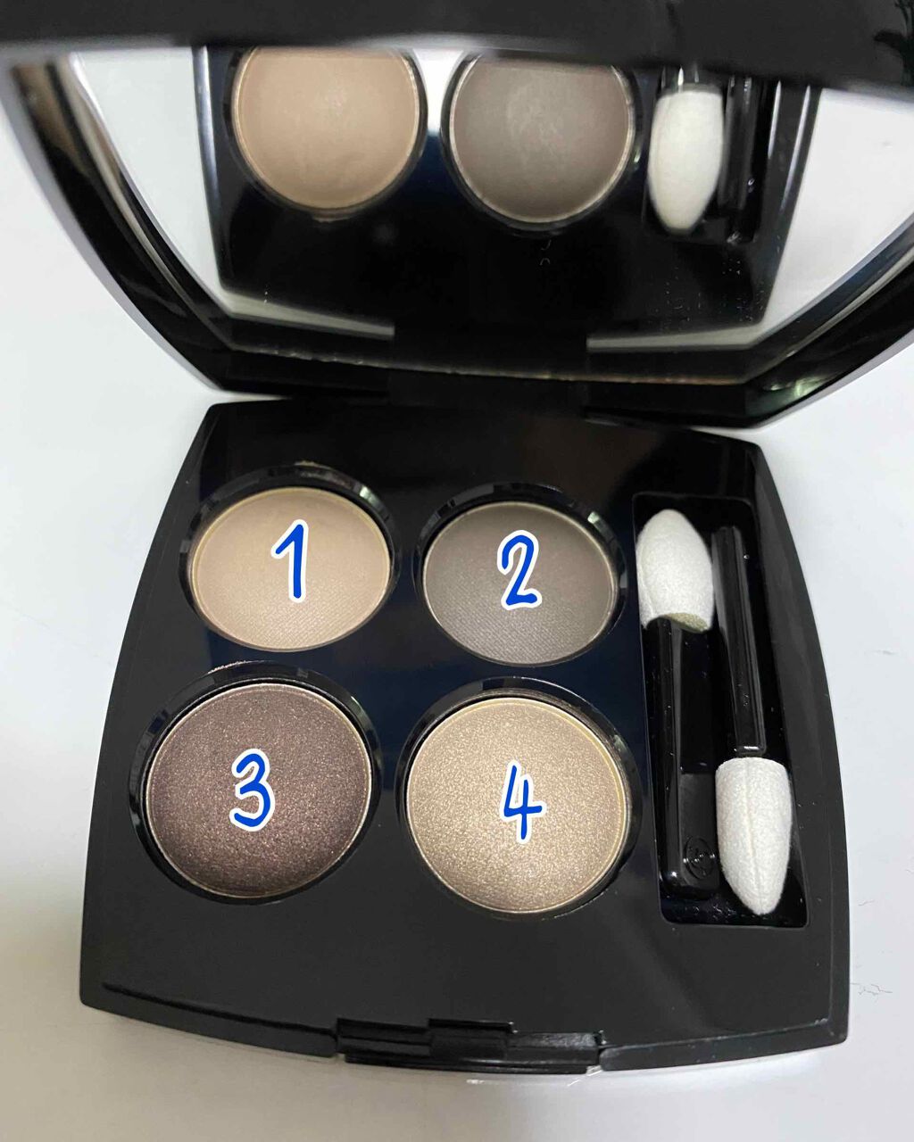 レ キャトル オンブル 322 ブラーリー グレイ/CHANEL/アイシャドウパレットを使ったクチコミ（2枚目）