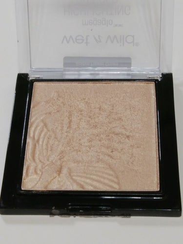 MegaGlo Highlighting Powder/wet 'n' wild/パウダーハイライトを使ったクチコミ（2枚目）