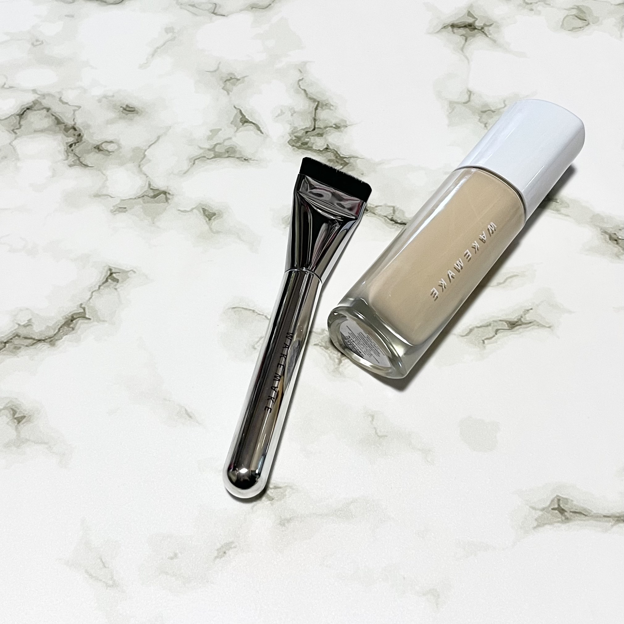 💄WAKEMAKE 
ウォーターグロウコーティングファンデーション
スパチュラワイドファンデーションブラシ

韓国コスメブランドWAKEMAKEのリキッドファンデーションとファンデーションブラシをget♡

まず、リキッドファンデーション