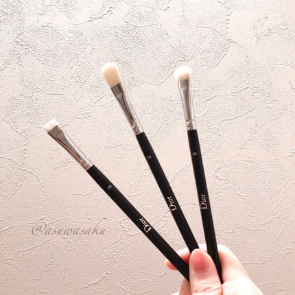 Dior バックステージ アイシャドウ シェード ブラシのクチコミ「❁Dior
・バックステージ アイライナーブラシ
3850円
・バックステージ コンシーラー.....」(1枚目)