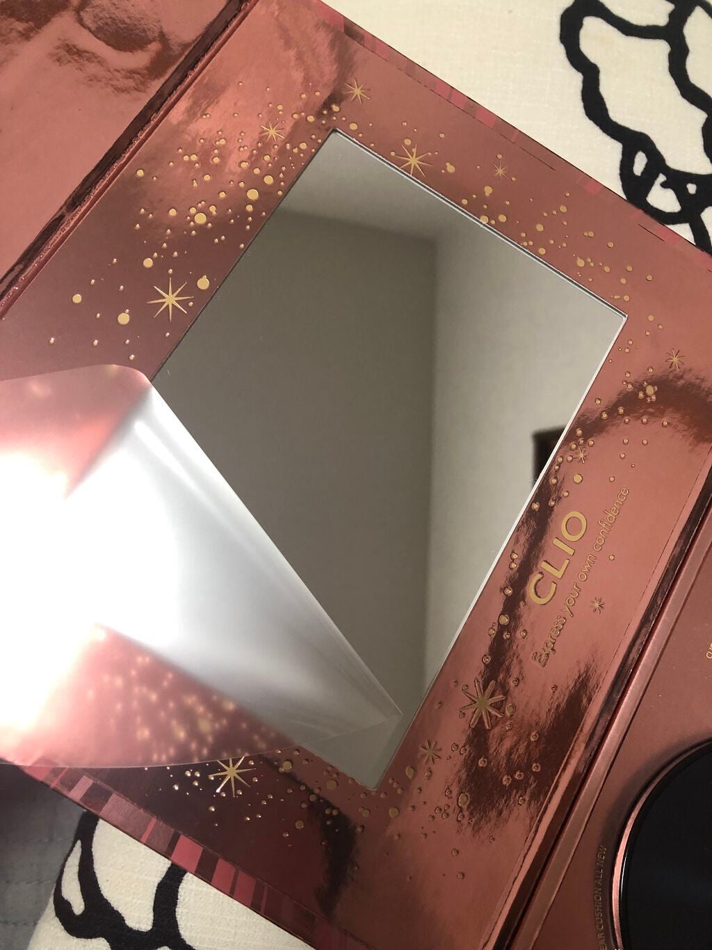 lala on LIPS 「クリオのクリスマスコフレ良かったよ♡冬のキラキララメ具合がかわ..」(4枚目)