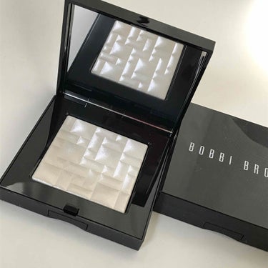 ハイライティング パウダー 33 ハニーグロウ（限定）/BOBBI BROWN/パウダーハイライトを使ったクチコミ（1枚目）