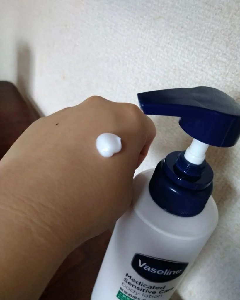 メディケイティッド センシティブケア ボディローション うるおいケア <医薬部外品>/ヴァセリン/ボディローションを使ったクチコミ（2枚目）