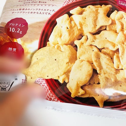 LAWSON (ローソン) 堅焼きおっとっと<オーツブラン>のクチコミ「糖質よりタンパク質が多い!!?✨
罪悪感のないおっとっと爆誕です🐟❤️
リピ確です!!
.....」(3枚目)