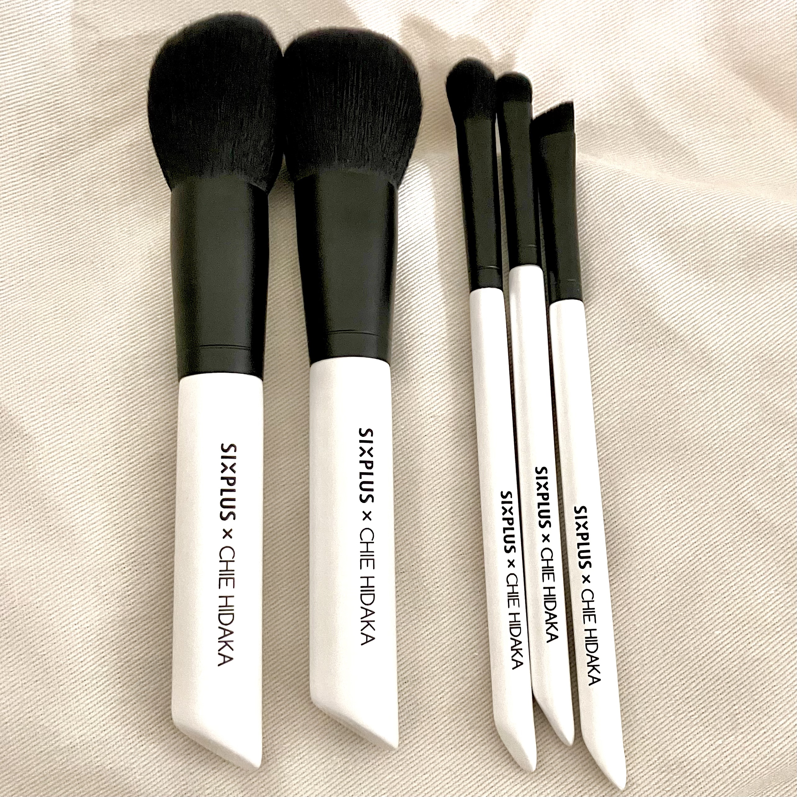 SIXPLUS 「CHIE HIDAKA コラボ」携帯用メイクブラシセット5本セット-BLACK & WHITE シリーズ のクチコミ「メガ割購入品、無事に届いた♡



クロネコヤマトさん、時間指定したけど、ドライバーさんから連.....」（3枚目）