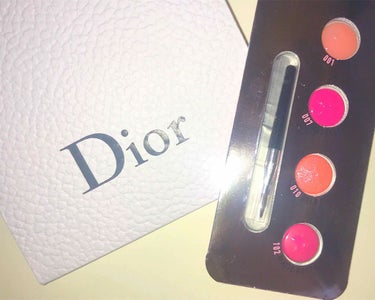 #dior   のリップの試供品！！！♡

まだ高校生というお子ちゃまですし、Diorには手が出せませんでした…🤦🏻‍♀️

でも、DiorのLINEの公式アカウントを友達追加してる人限定✌🏻️🔥

数