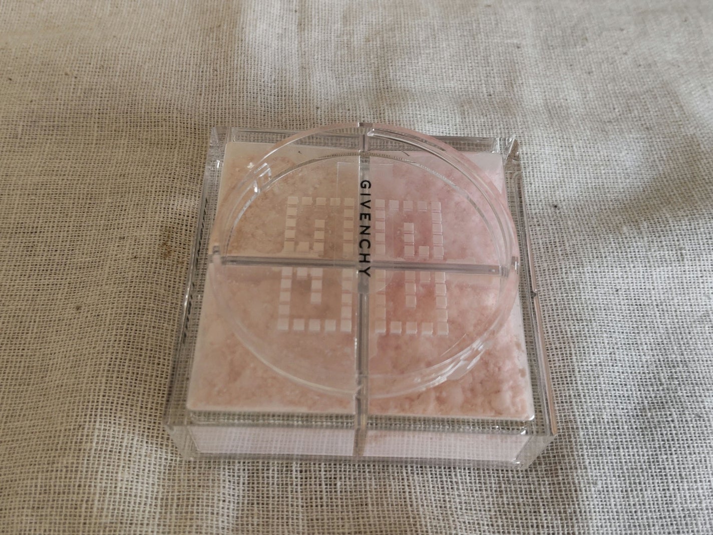 プリズム・リーブル/GIVENCHY/ルースパウダーを使ったクチコミ(2枚目)